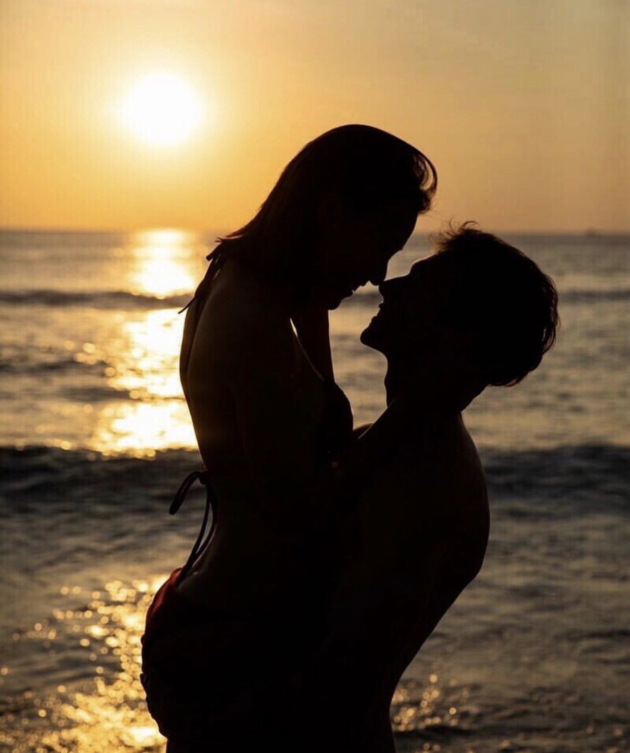 Valentine năm nay chính là đại lễ công khai tình cảm, đến những người kín tiếng nhất cũng nhập cuộc