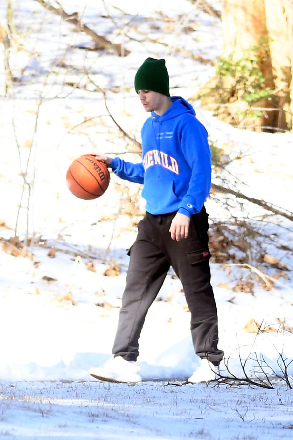 Justin Bieber phơi phới bên vợ sau điều trị trầm cảm