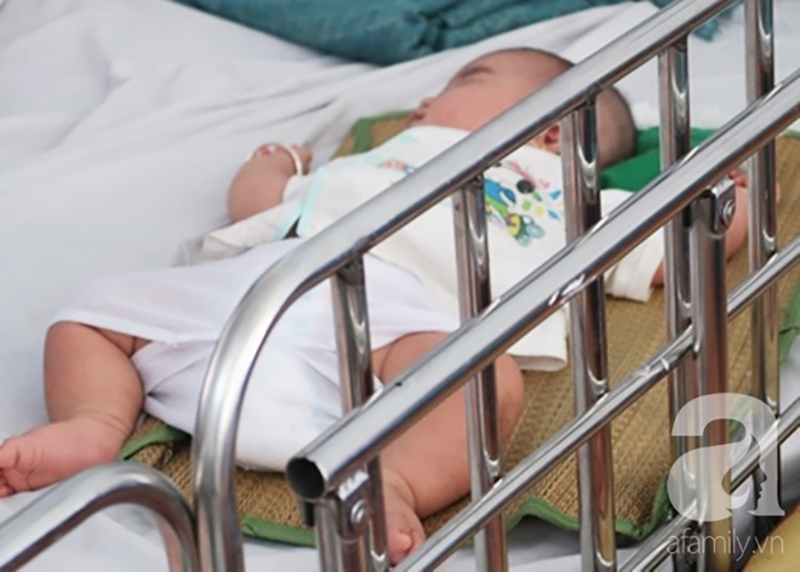 Dịch sởi đang diễn biến bất thường nhưng nhiều bà mẹ vẫn anti vaccine: Coi chừng mất mạng con