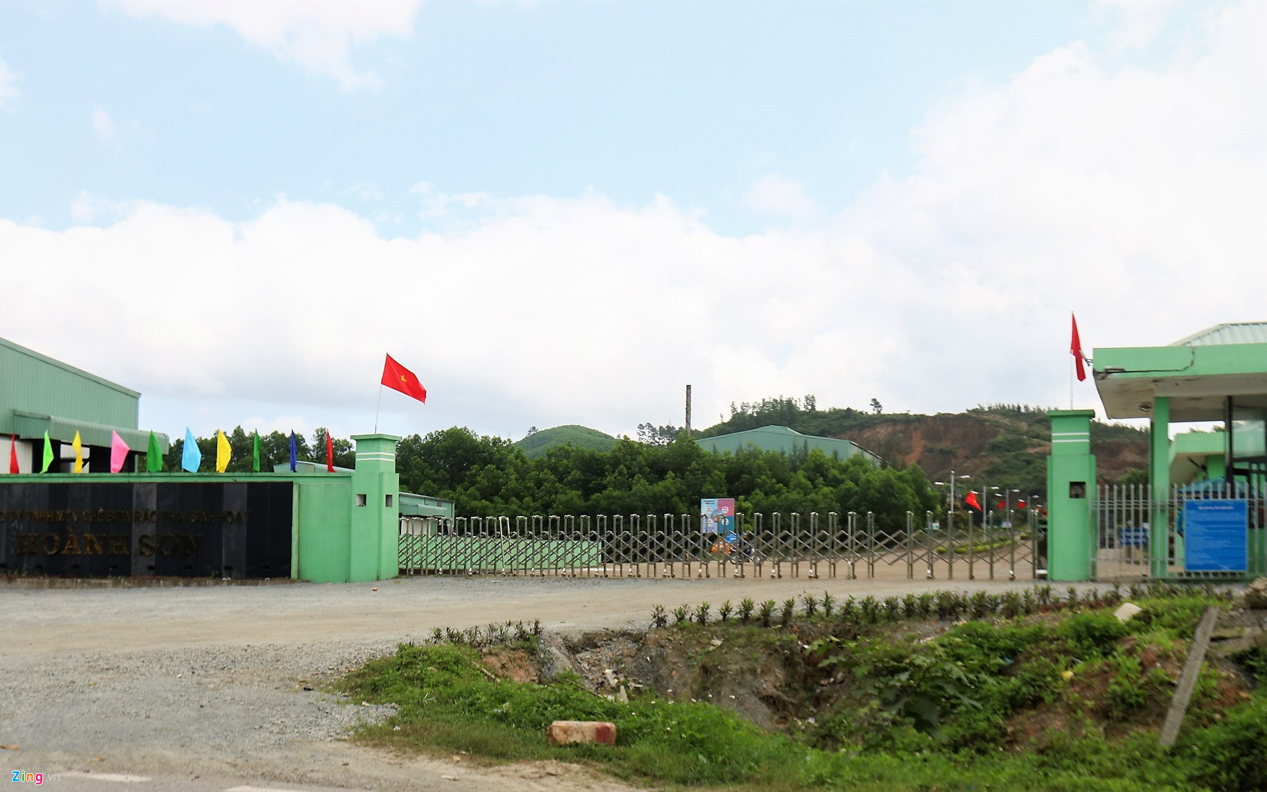 Video ảnh: Rác chất thành đống dọc quốc lộ 1