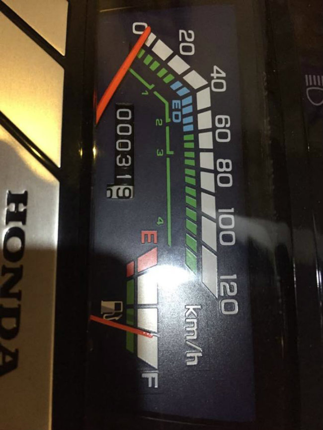 Xôn xao xe máy cũ còn zin giá trăm triệu đồng