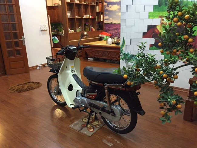 Xôn xao xe máy cũ còn zin giá trăm triệu đồng