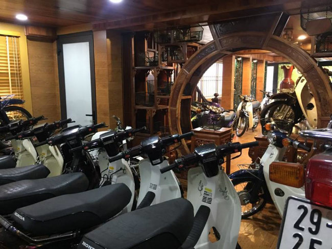 Xôn xao xe máy cũ còn zin giá trăm triệu đồng