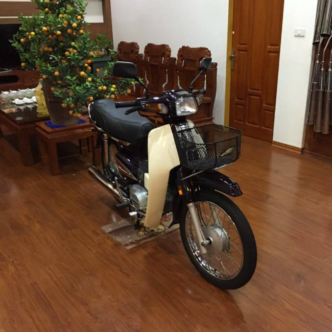 Xôn xao xe máy cũ còn zin giá trăm triệu đồng