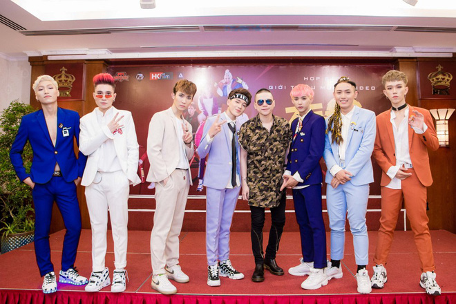 Nam ca sĩ trẻ Việt bị ông bầu gạ tình, đánh đập, cấm hoạt động trong 3 năm