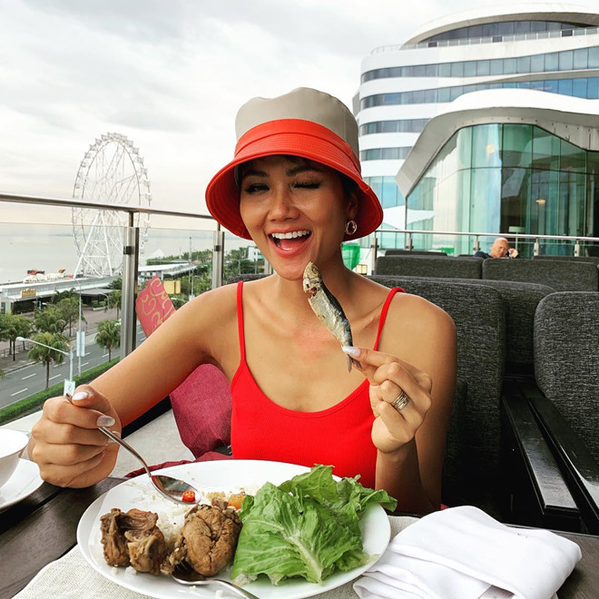 Phong độ thời trang giảm sút của HHen Niê tại New York