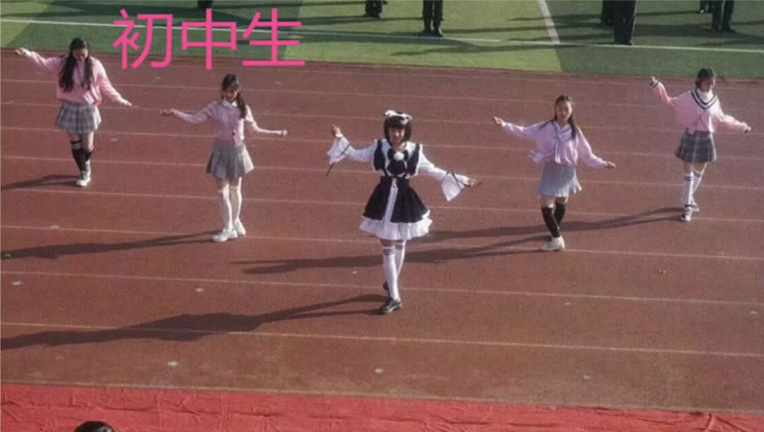 Cười ngất với những màn hoá trang ở đại hội thể thao trường học: Không có lầy nhất, chỉ có lầy hơn!