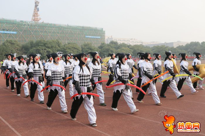 Cười ngất với những màn hoá trang ở đại hội thể thao trường học: Không có lầy nhất, chỉ có lầy hơn!