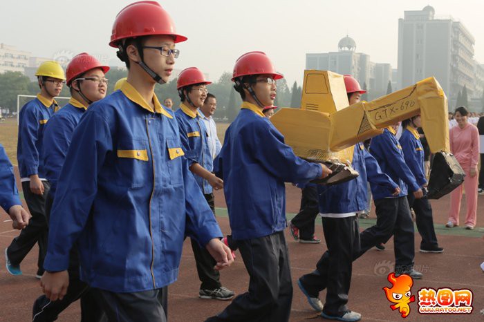 Cười ngất với những màn hoá trang ở đại hội thể thao trường học: Không có lầy nhất, chỉ có lầy hơn!