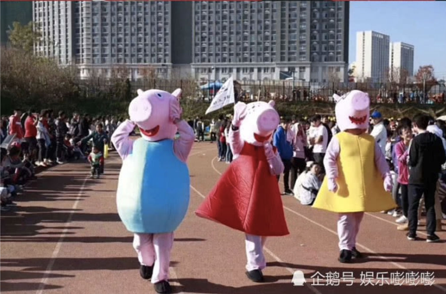 Cười ngất với những màn hoá trang ở đại hội thể thao trường học: Không có lầy nhất, chỉ có lầy hơn!