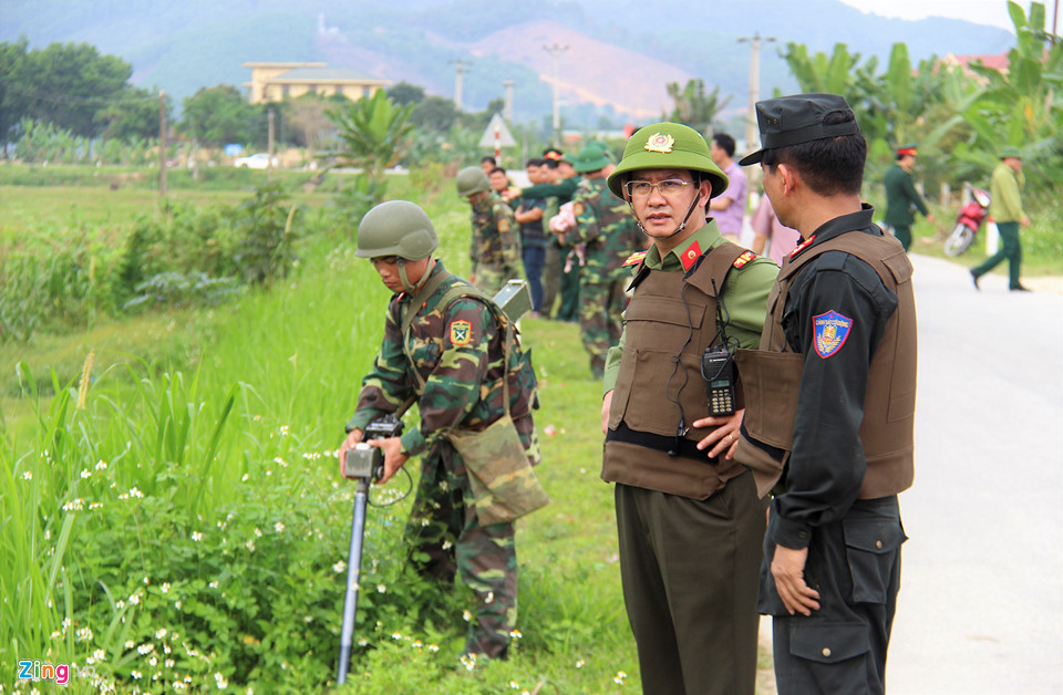 Khẩu súng của nhóm cố thủ trong ôtô suốt nhiều giờ đã lên đạn