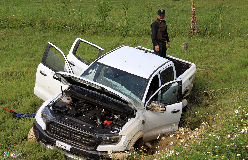 Khẩu súng của nhóm cố thủ trong ôtô suốt nhiều giờ đã lên đạn