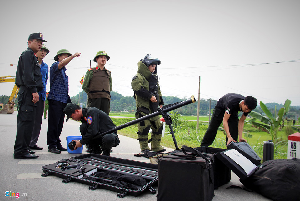 Khẩu súng của nhóm cố thủ trong ôtô suốt nhiều giờ đã lên đạn