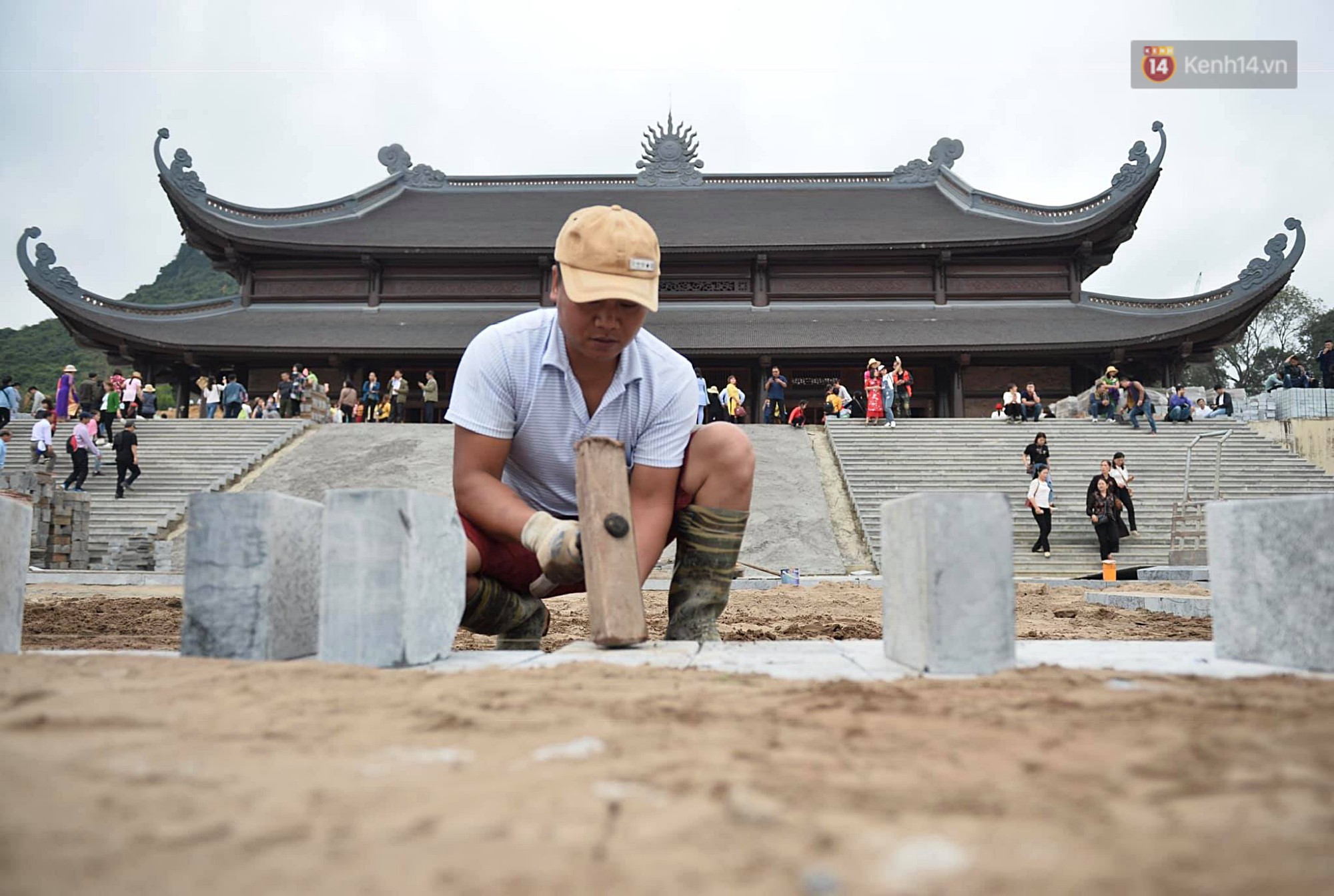 Hơn 30.000 Phật tử và du khách thập phương đổ về khai hội ngôi chùa lớn nhất Việt Nam