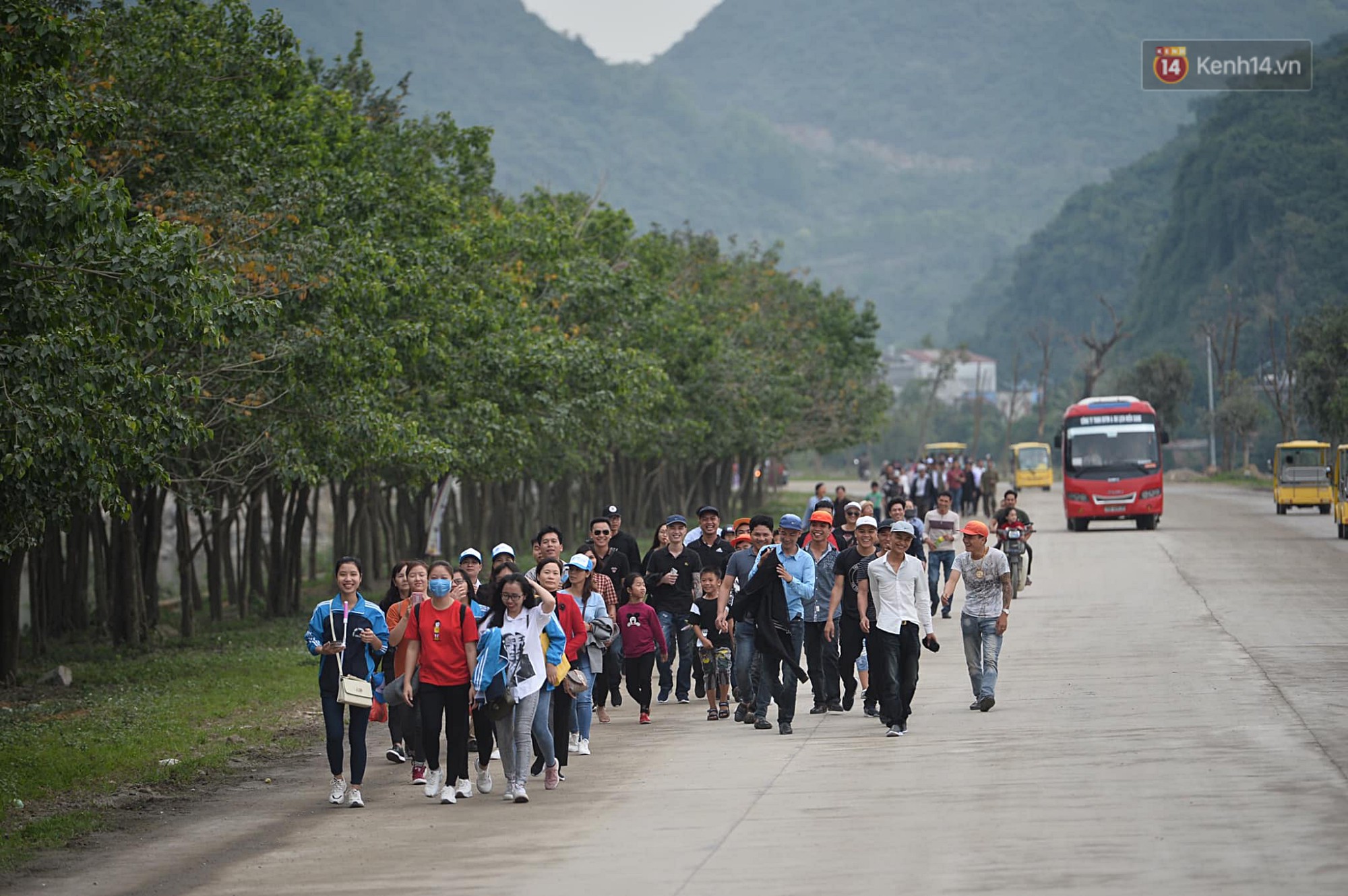 Hơn 30.000 Phật tử và du khách thập phương đổ về khai hội ngôi chùa lớn nhất Việt Nam