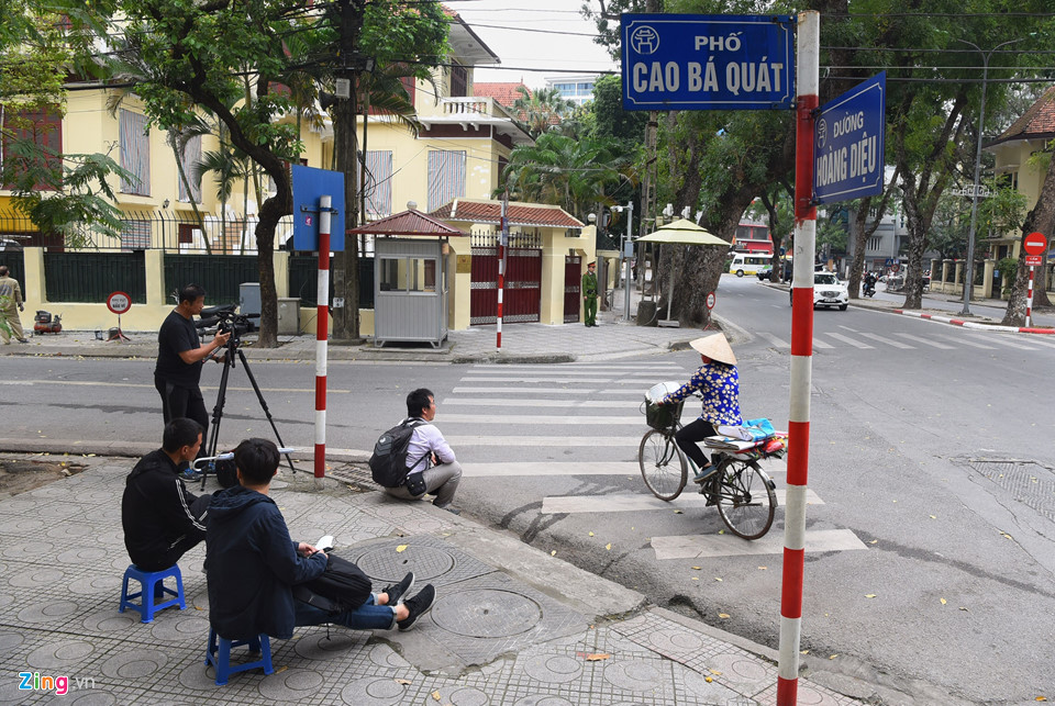 Đông đảo phóng viên ‘săn’ các điểm nóng trước hội nghị Trump - Kim