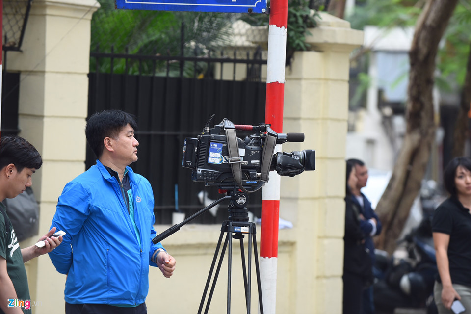 Đông đảo phóng viên ‘săn’ các điểm nóng trước hội nghị Trump - Kim