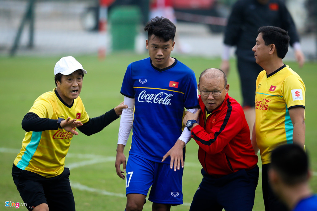 Trợ lý Lee tiết lộ cách HLV Park Hang-seo gắn kết các cầu thủ Việt Nam