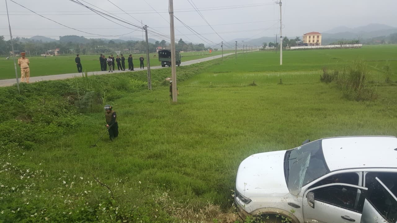 5h nghẹt thở vây ráp kẻ buôn ma túy ôm súng cố thủ