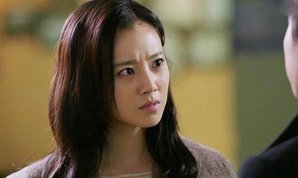 Chồng miệt thị: Sống như cô thì làm gì có ai yêu, vậy mà giờ anh ta quỳ dưới chân tôi xin quay về