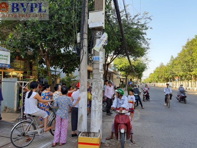 Nhóm đối tượng hùng hổ mang hàng nóng truy sát hai thanh niên kinh hoàng trên phố