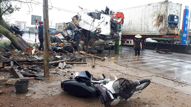 Những người thoát chết kể lúc tử thần container lao vào nhà