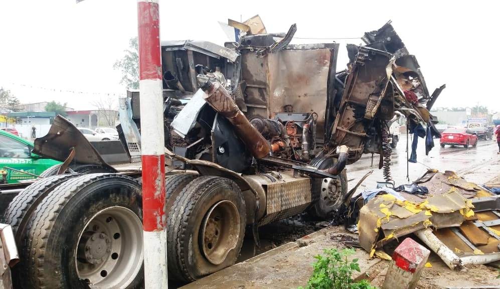 Hiện trường vụ tai nạn liên hoàn trên Quốc lộ 1A khiến 8 người thương vong