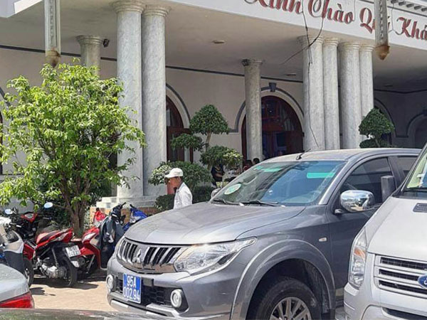 Bí thư huyện phân trần vụ xe biển xanh chở người đi ăn tiệc thôi nôi cháu nội