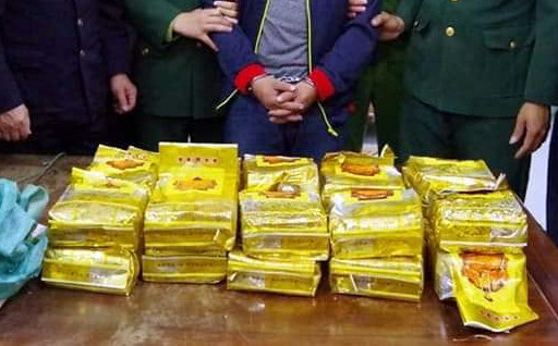 50 cảnh sát, bộ đội truy bắt nhóm mang 300 kg ma túy trong rừng