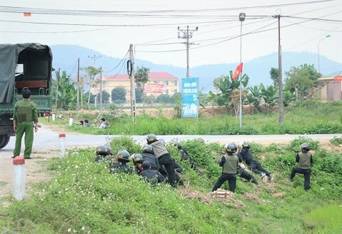 Bắt thêm 4 người liên quan kẻ buôn ma túy cố thủ bằng lựu đạn