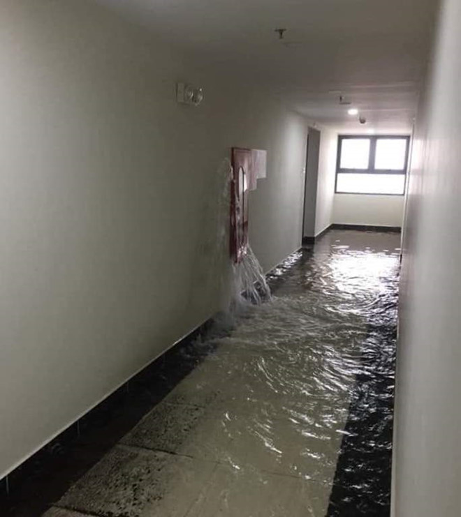 Chung cư An Bình City ngập nước vì vỡ đường ống cứu hỏa