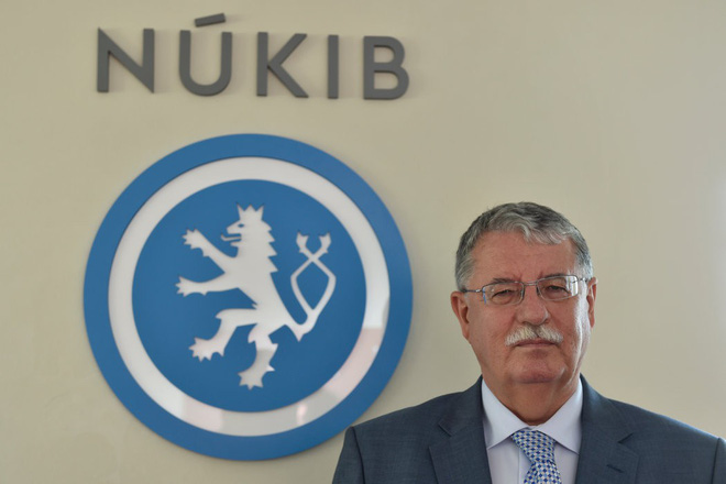 Bị điểm mặt chỉ tên, con cưng Trung Quốc cứng giọng thách thức, đòi trả đũa bằng kinh tế