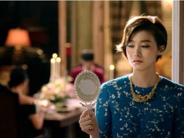 Vợ vừa lao vào đánh ghen bồ thì bị chồng tát một cái như trời giáng, đây là cách vợ đanh thép đáp trả