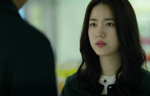 Vợ vừa lao vào đánh ghen bồ thì bị chồng tát một cái như trời giáng, đây là cách vợ đanh thép đáp trả