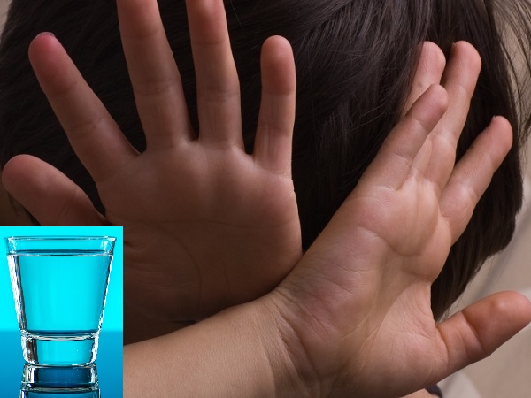 Cậu bé 13 tuổi Trung Quốc nhập viện trong tình trạng bất tỉnh sau khi bị bố ruột ép uống rượu mạnh