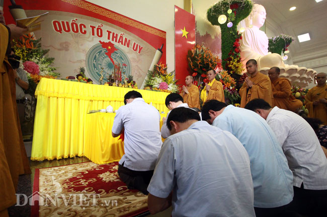 Ảnh: Gần 2 vạn người tham dự lễ cầu quốc thái dân an ở quê Bác