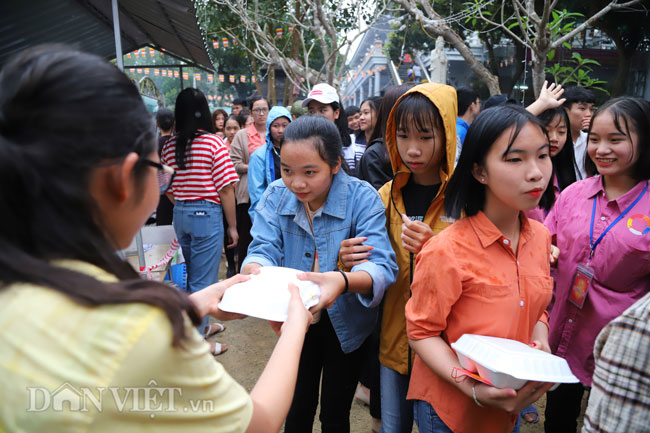 Ảnh: Gần 2 vạn người tham dự lễ cầu quốc thái dân an ở quê Bác