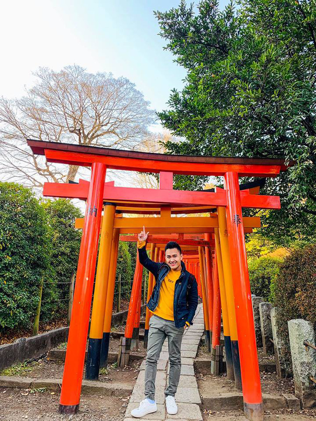 Cận cảnh chân dung con trai Hoài Linh: điển trai như tài tử, tốt nghiệp ĐH danh tiếng tại Mỹ, chưa 30 tuổi đã có sự nghiệp