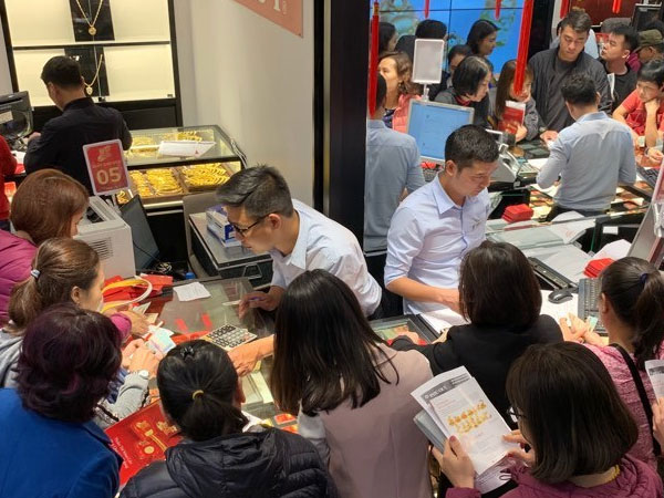 Giá vàng hôm nay 18/2: Chạm đỉnh cao, tiếp tục bứt phá