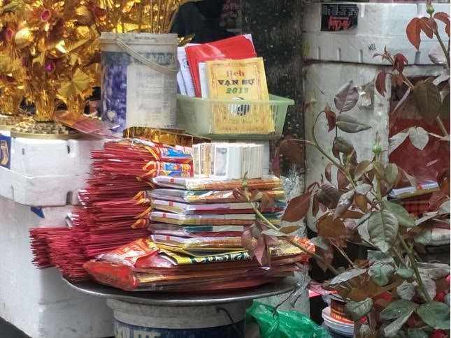 Vẫn đổi tiền lẻ phí cao tại chùa, có thể bị phạt đến 40 triệu đồng