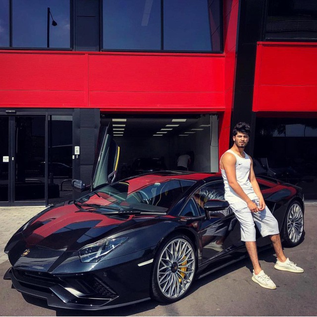 Lời trần tình của nhân viên bán Lamborghini: 'Đừng đuổi một cậu bé 19 tuổi ra khỏi showroom' - 2 Lời trần tình của nhân viên bán Lamborghini: 'Đừng đuổi một cậu bé 19 tuổi ra khỏi showroom' - 2