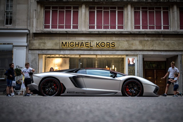 Lời trần tình của nhân viên bán Lamborghini: 'Đừng đuổi một cậu bé 19 tuổi ra khỏi showroom' - 3 Lời trần tình của nhân viên bán Lamborghini: 'Đừng đuổi một cậu bé 19 tuổi ra khỏi showroom' - 3