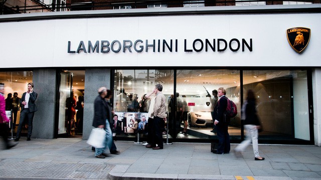 Lời trần tình của nhân viên bán Lamborghini: Đừng đuổi một cậu bé 19 tuổi ra khỏi showroom