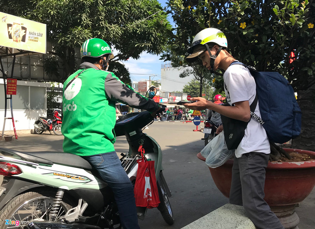 Tài xế mang áo Grab chặt chém khách hàng Sài Gòn sau Tết