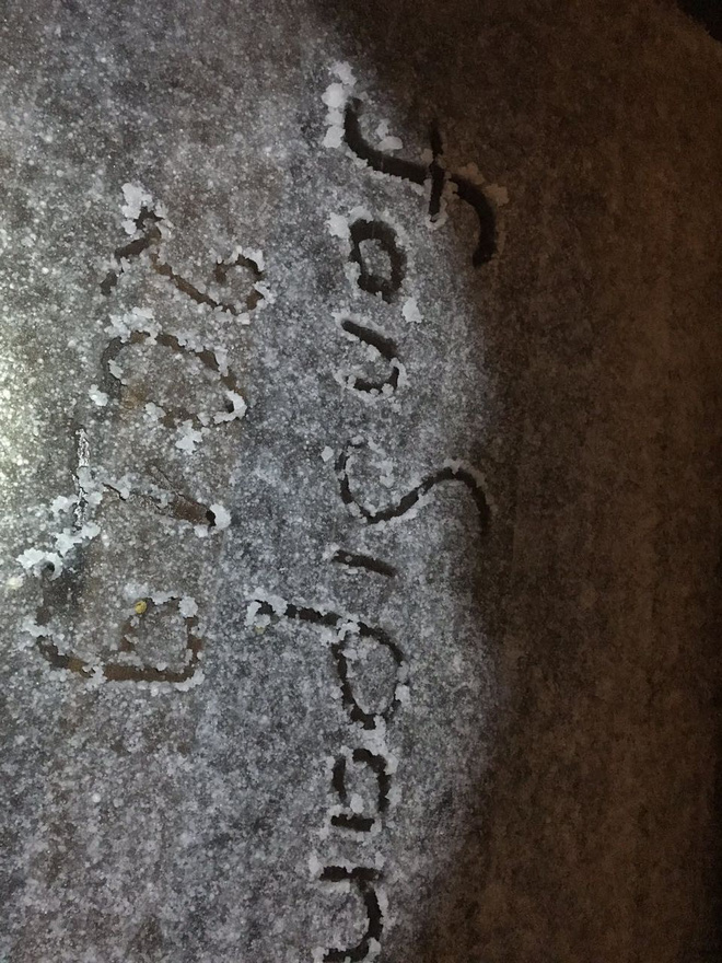 Đỉnh Fansipan phủ kín băng trắng sau cơn mưa kéo dài 30 phút