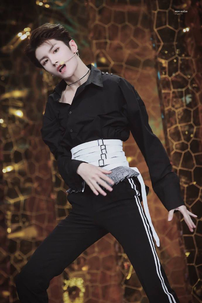 Nam sinh điển trai, cao 1m82 gây náo loạn cổng trường thi vào lò đào tạo ngôi sao hàng đầu Châu Á hôm nay là ai?