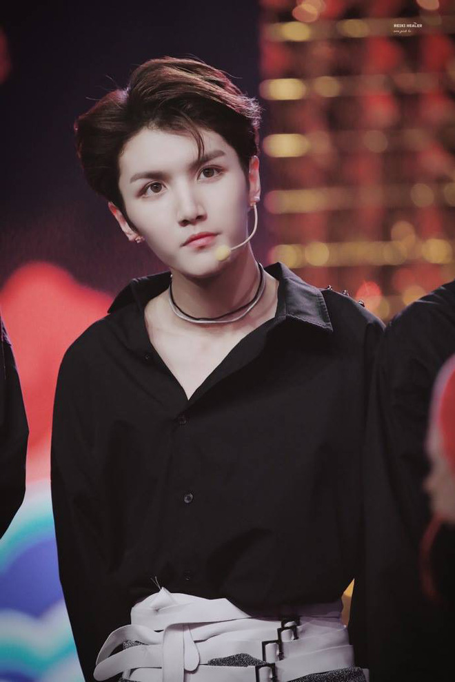 Nam sinh điển trai, cao 1m82 gây náo loạn cổng trường thi vào lò đào tạo ngôi sao hàng đầu Châu Á hôm nay là ai?