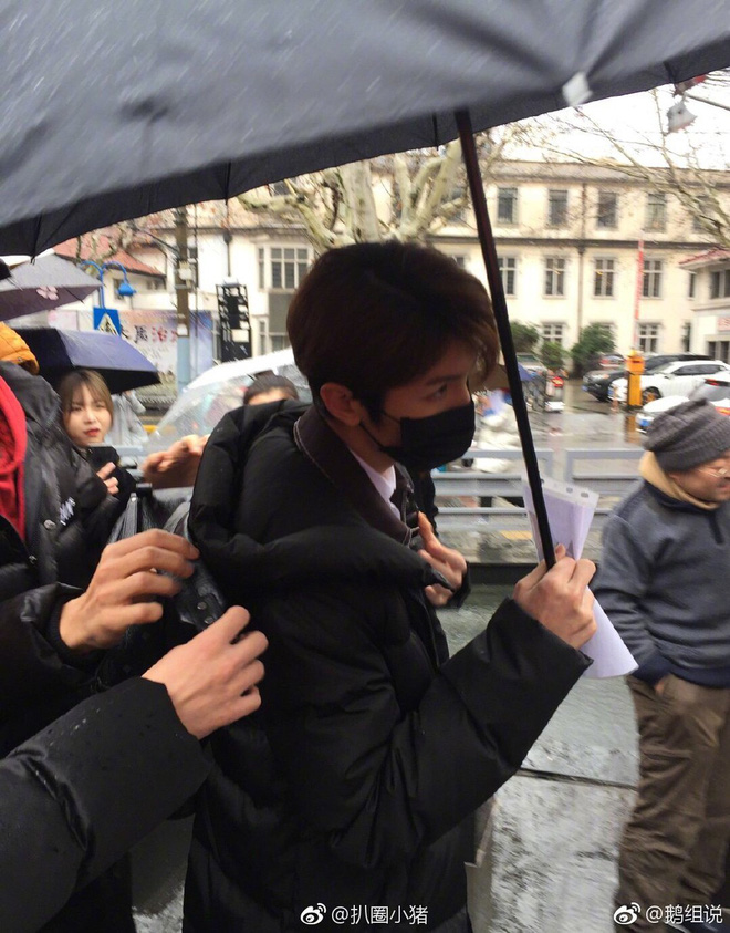 Nam sinh điển trai, cao 1m82 gây náo loạn cổng trường thi vào lò đào tạo ngôi sao hàng đầu Châu Á hôm nay là ai?