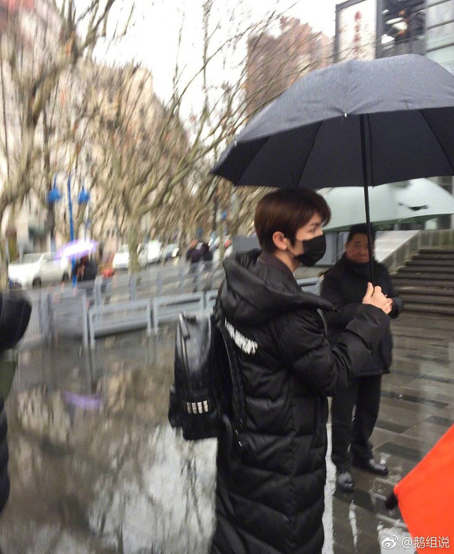 Nam sinh điển trai, cao 1m82 gây náo loạn cổng trường thi vào lò đào tạo ngôi sao hàng đầu Châu Á hôm nay là ai?