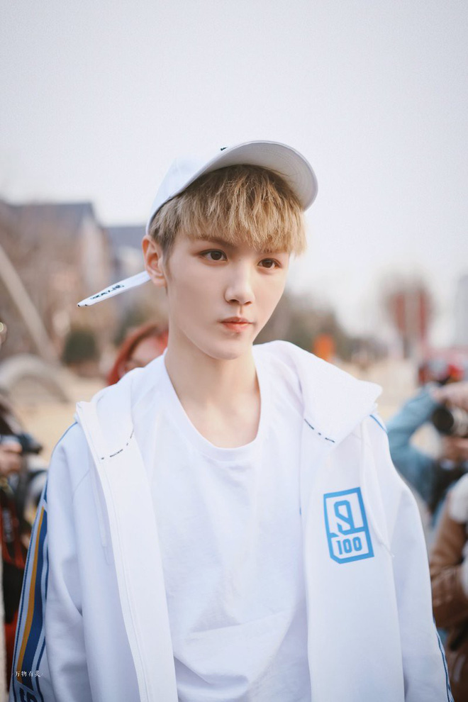 Nam sinh điển trai, cao 1m82 gây náo loạn cổng trường thi vào lò đào tạo ngôi sao hàng đầu Châu Á hôm nay là ai?